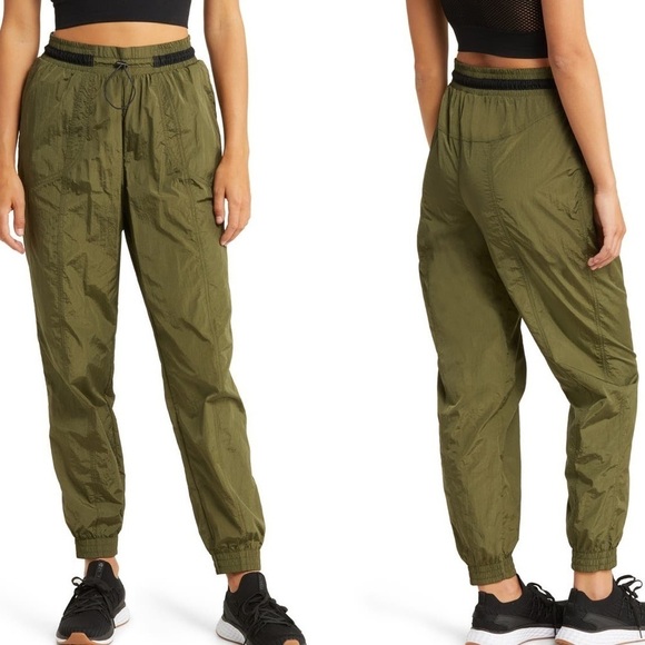 Zella Runyon High Waist Taffeta Track Pants (Plus Size) in
OLIVE NIGHT - Picture 2 of 3